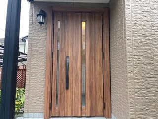 🚪玄関ドアのリフォームの施工後