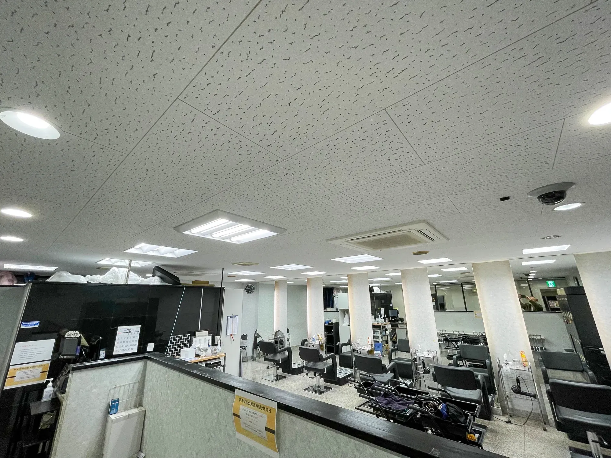 店舗での天井からの漏水を夜間工事にて復旧。