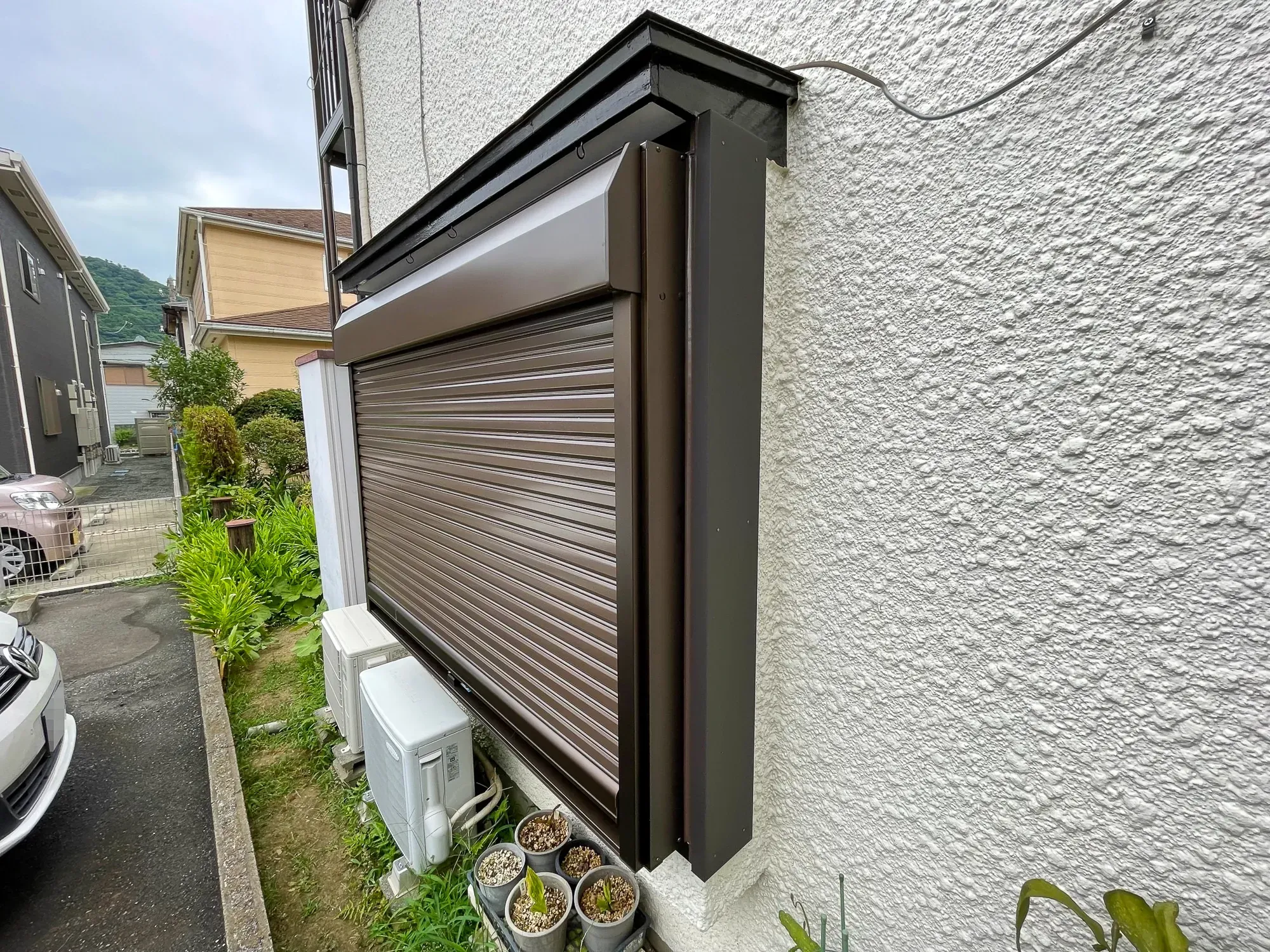 雨戸のないサッシ部にシャッターを設置
