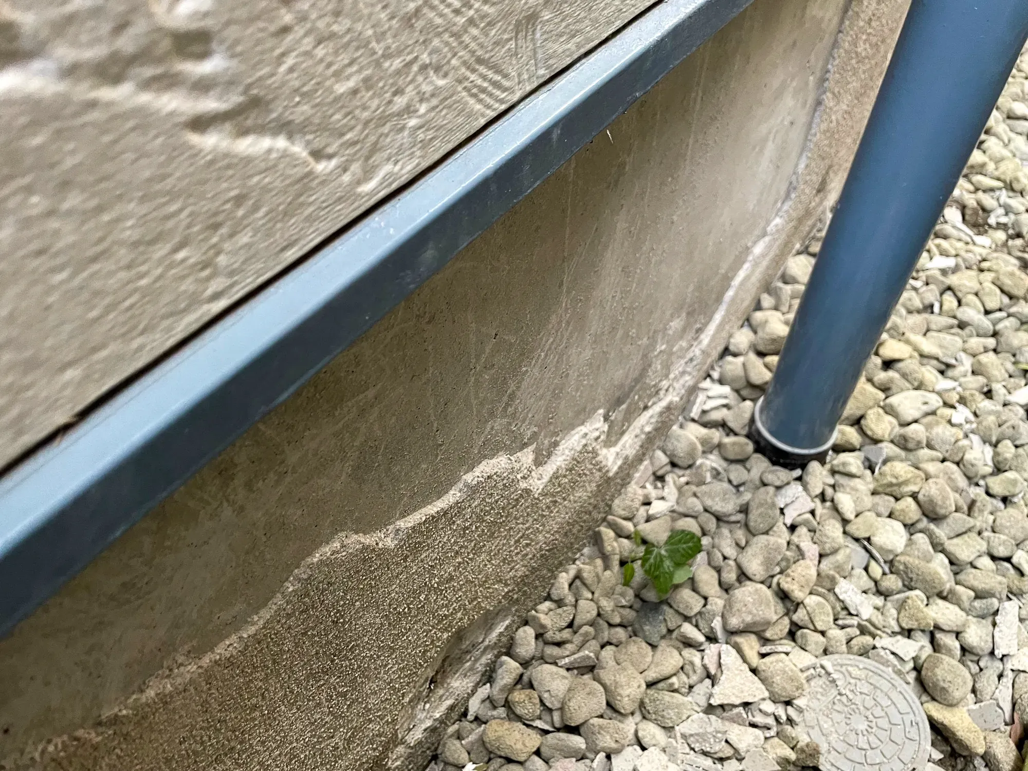 基礎部分のクラックを再仕上げ