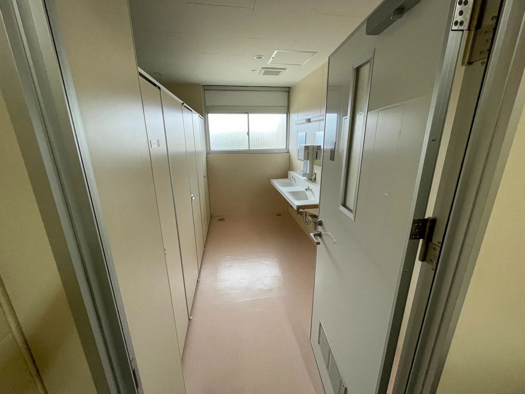 事業所における男女トイレを使いやすくするリフォーム
