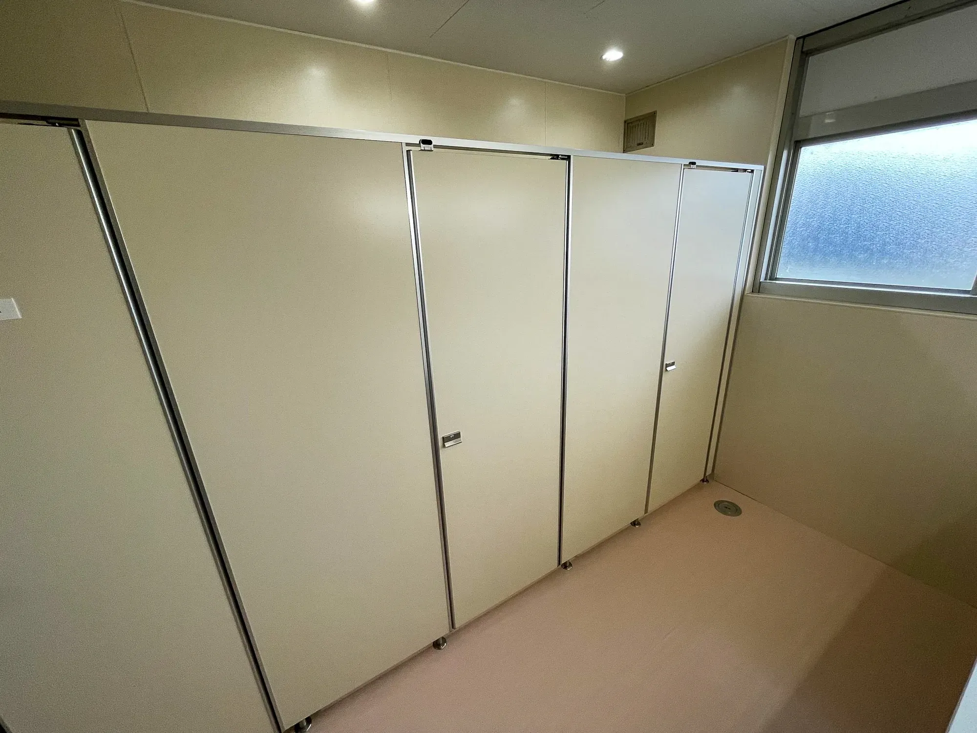 事業所における男女トイレを使いやすくするリフォーム