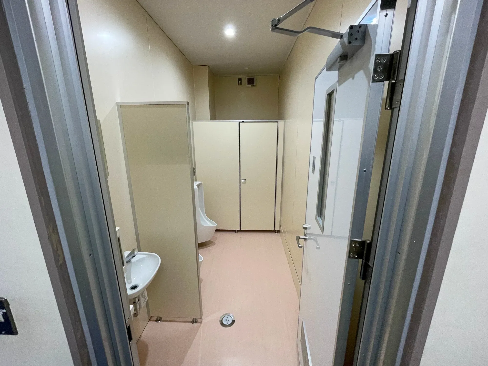 事業所における男女トイレを使いやすくするリフォーム