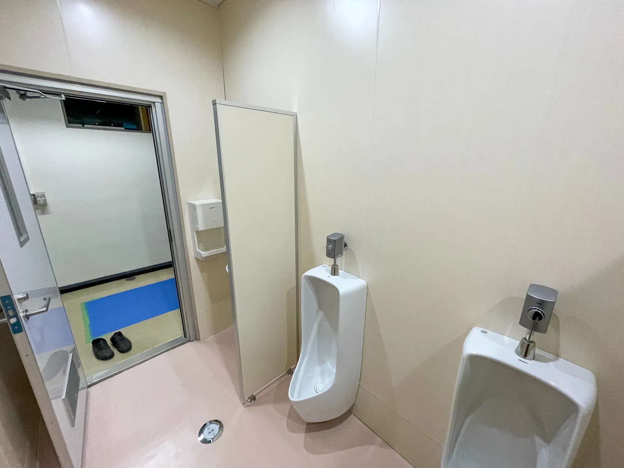 事業所における男女トイレを使いやすくするリフォーム
