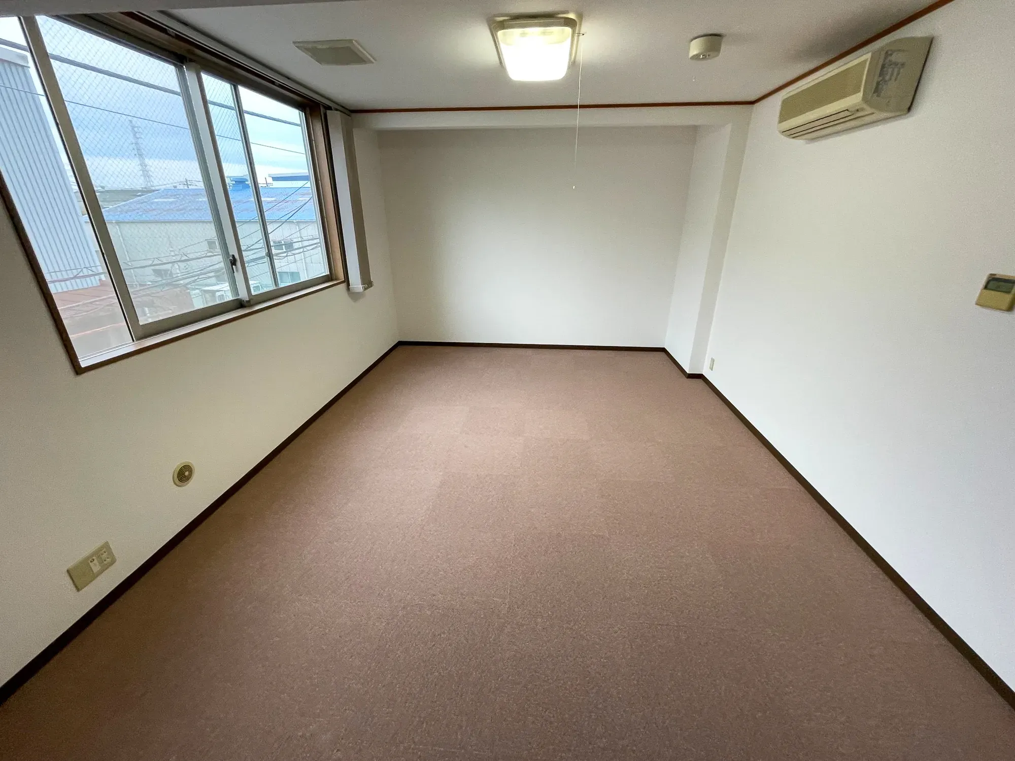 会社の休憩室の有効スペースを広く、快適にしました