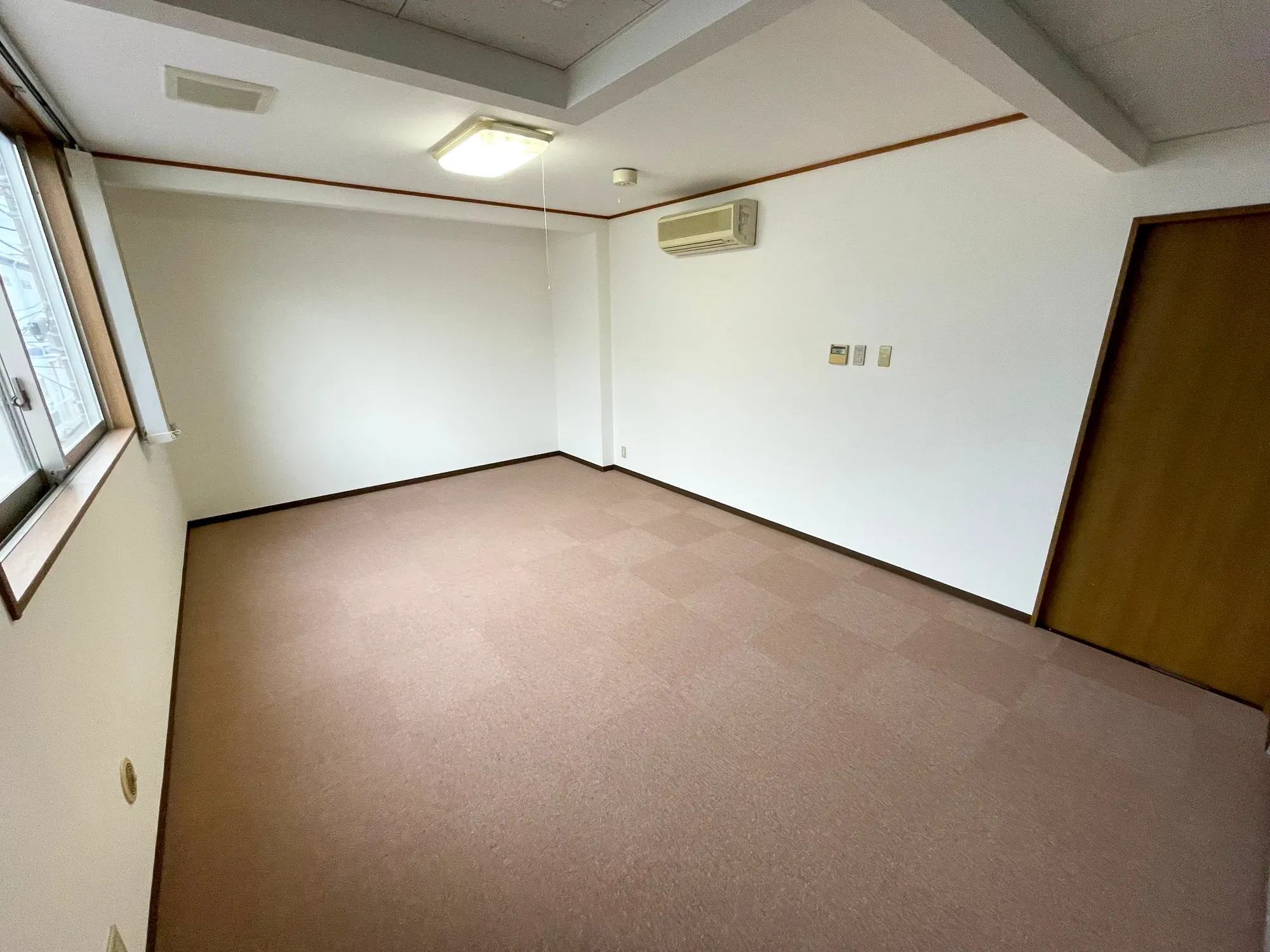 会社の休憩室の有効スペースを広く、快適にしました