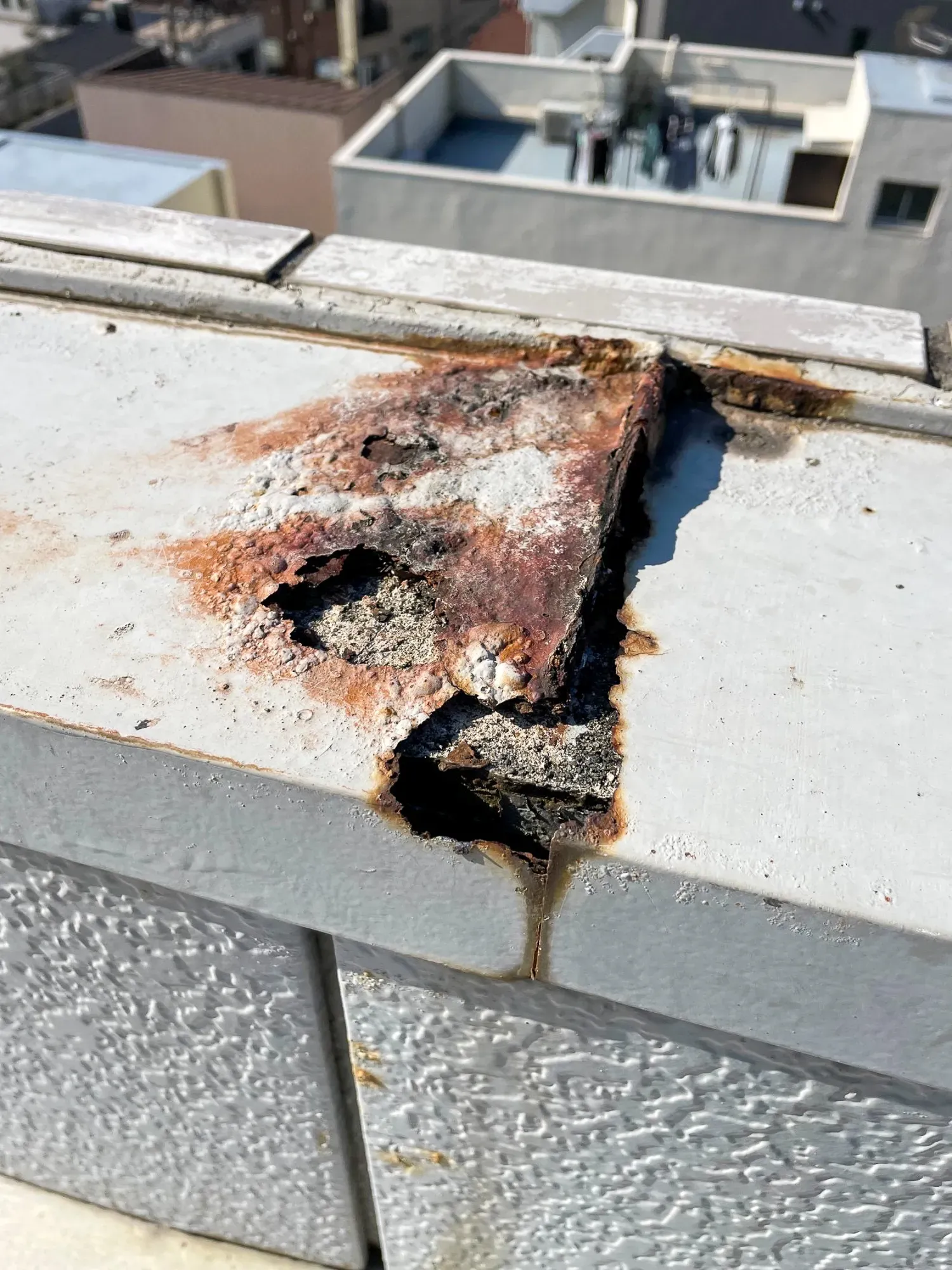 マンション屋上の笠木工事