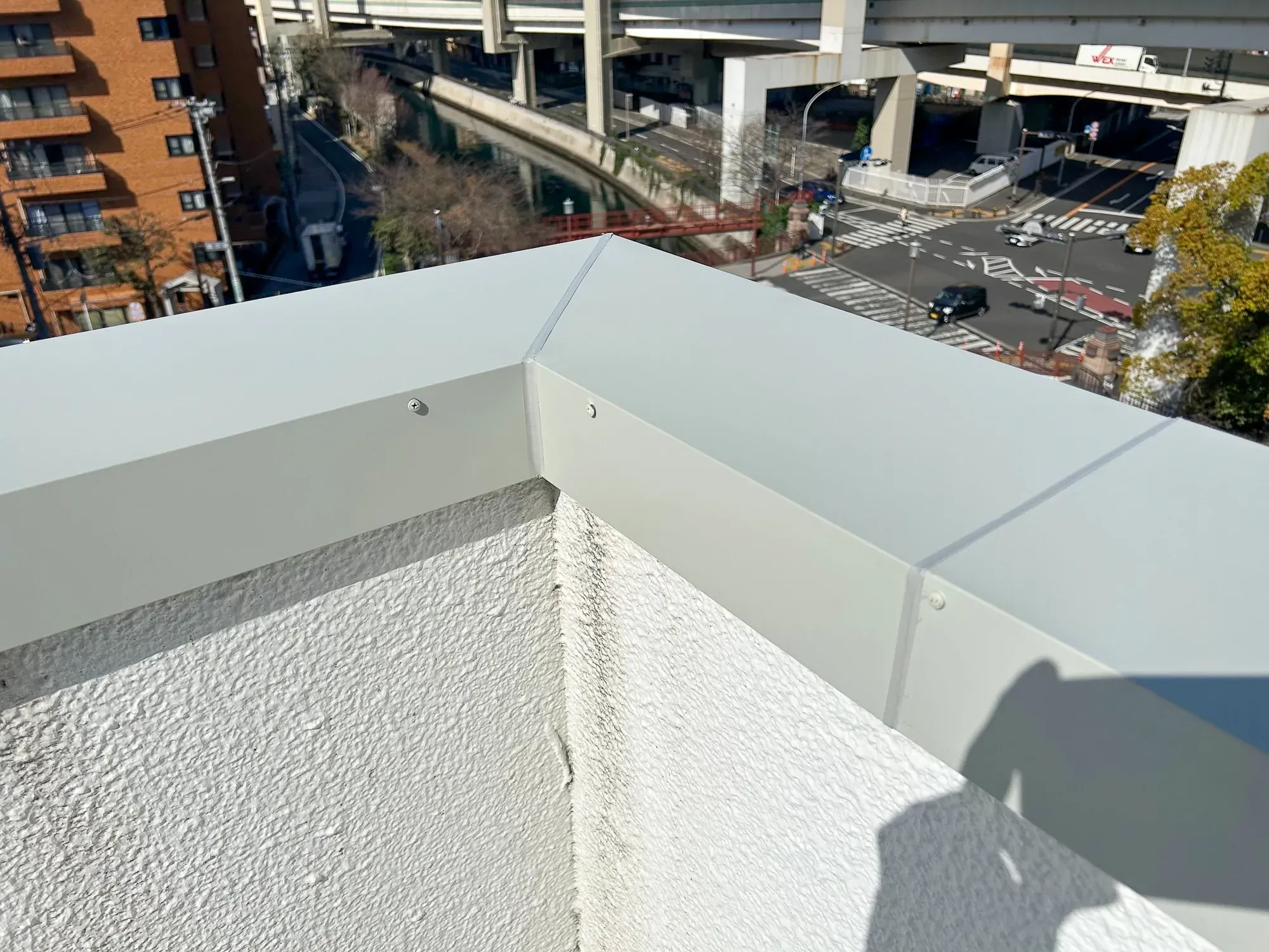 マンション屋上の笠木工事