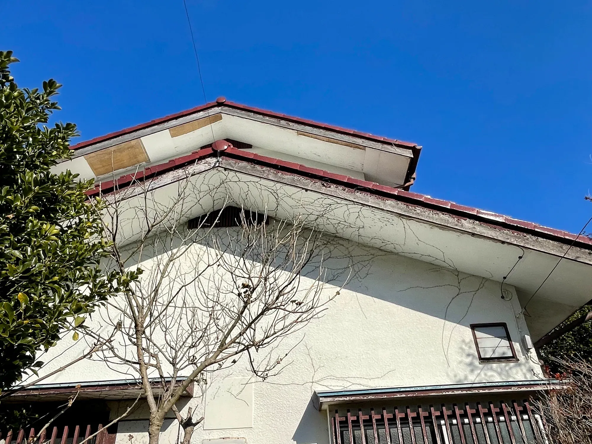 木工事で腐食部を直してから外壁塗装工事
