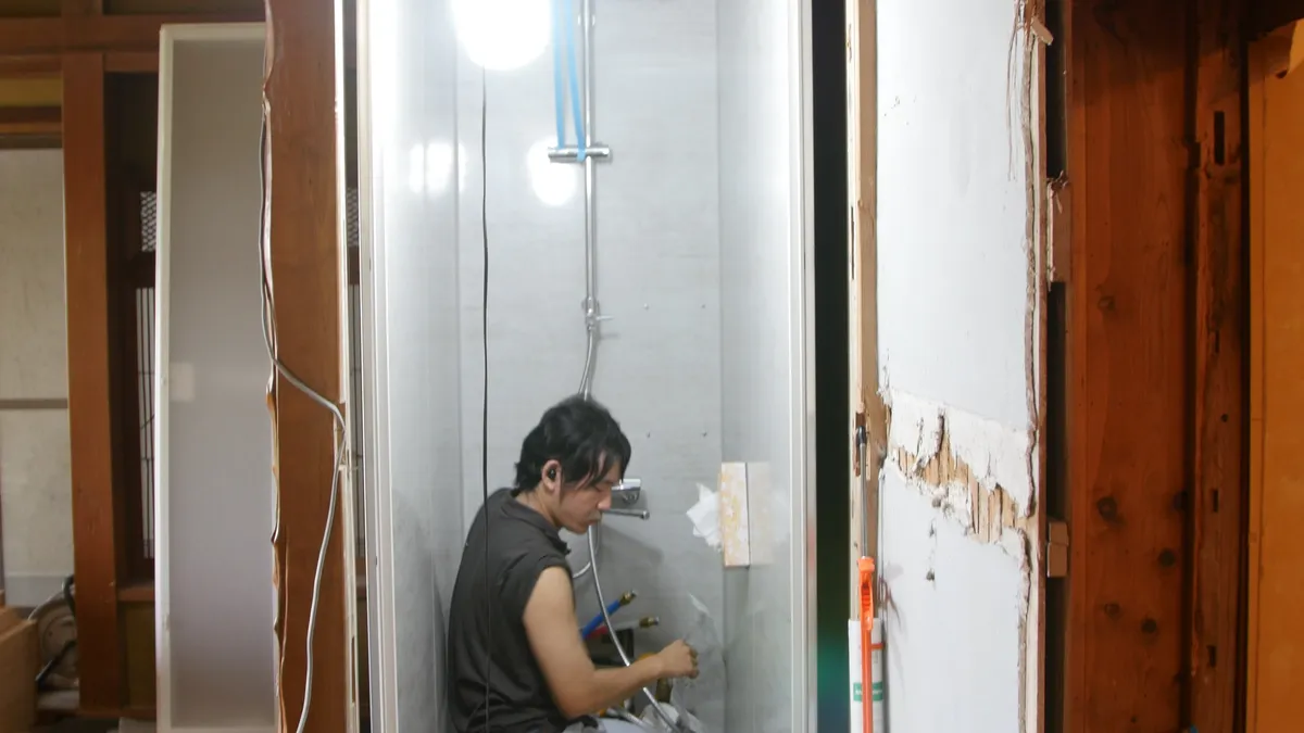 お風呂場作業の様子 - P1110312-2.jpg